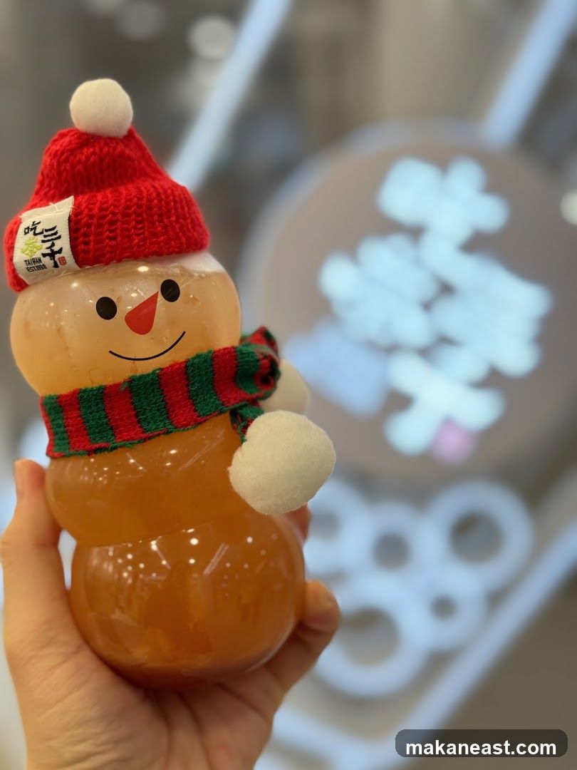 Snowman-shaped drink bottle
