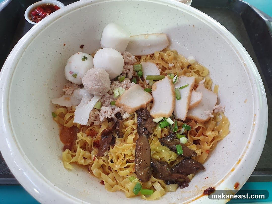 Noodles with Fish Balls and Sliced Fish