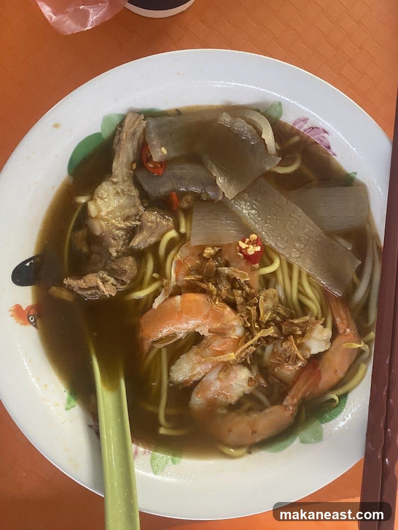 Noodle Soup with Shrimp and Meat