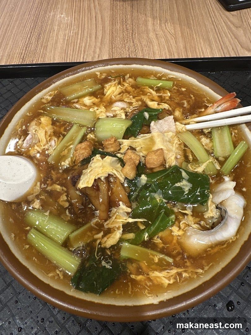 Noodles with Gravy and Vegetables