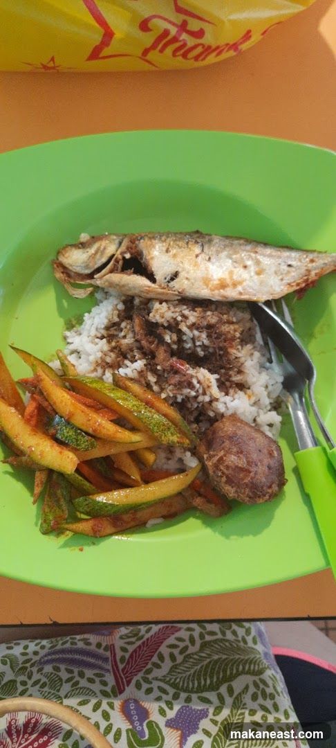Fried fish with rice and vegetables
