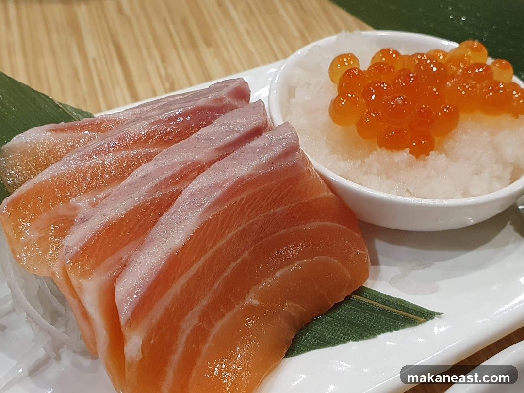 Salmon Sashimi with Ikura