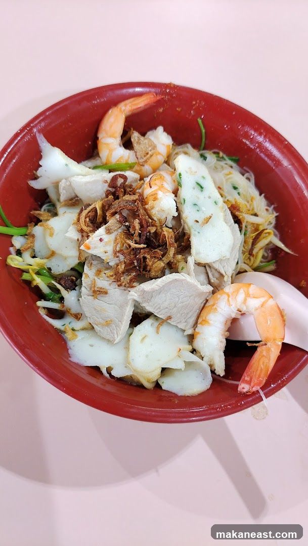 Noodle Soup with Shrimp and Fish Cakes