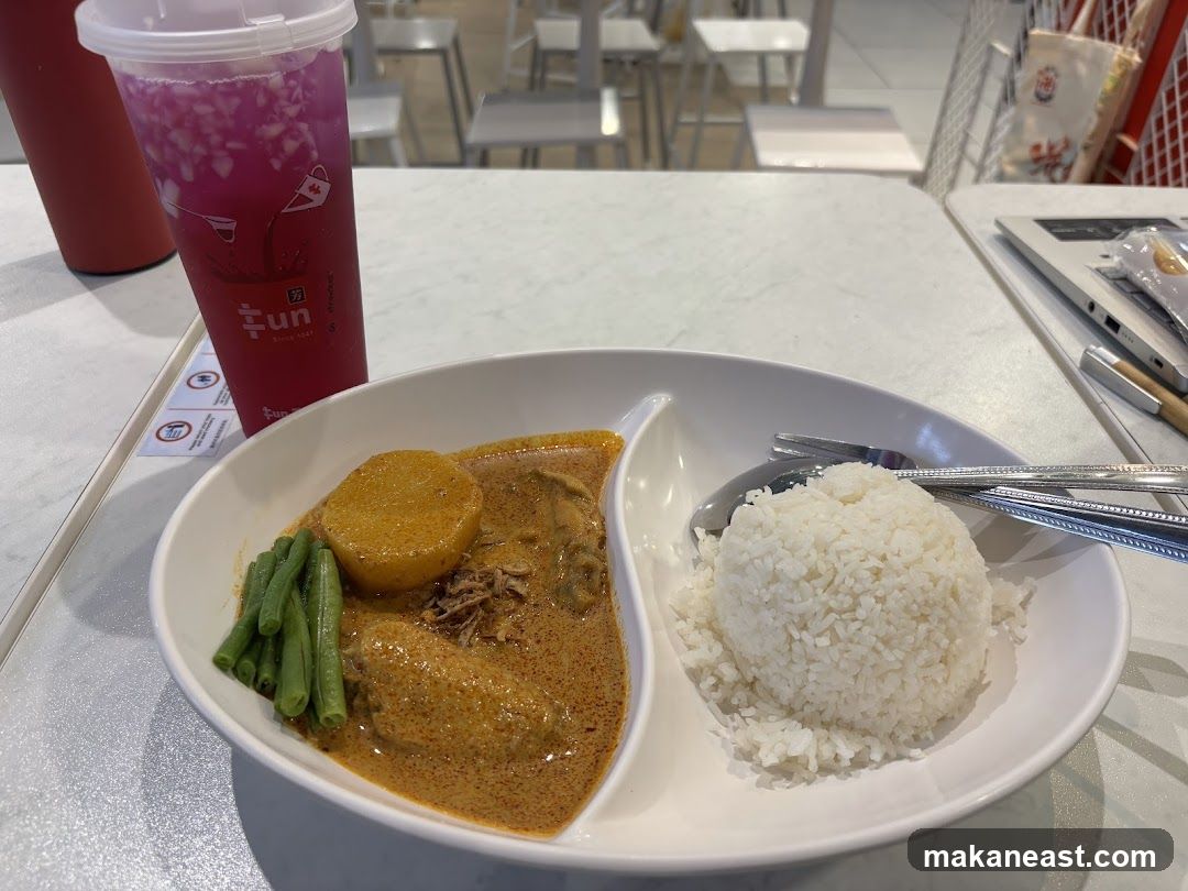 Curry Chicken with Rice and Drink