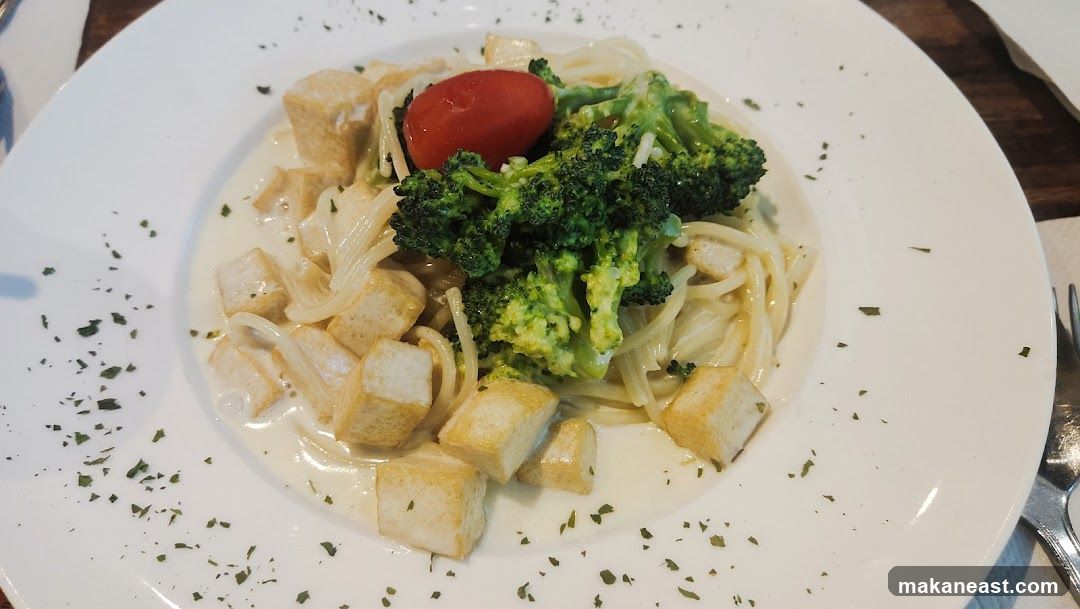 Creamy Pasta with Tofu and Broccoli