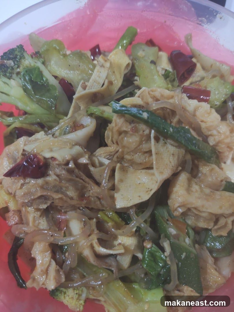 Stir-fried vegetables with tofu skin and noodles