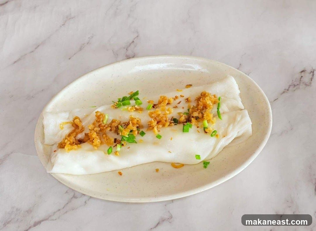 Steamed Rice Roll with Toppings