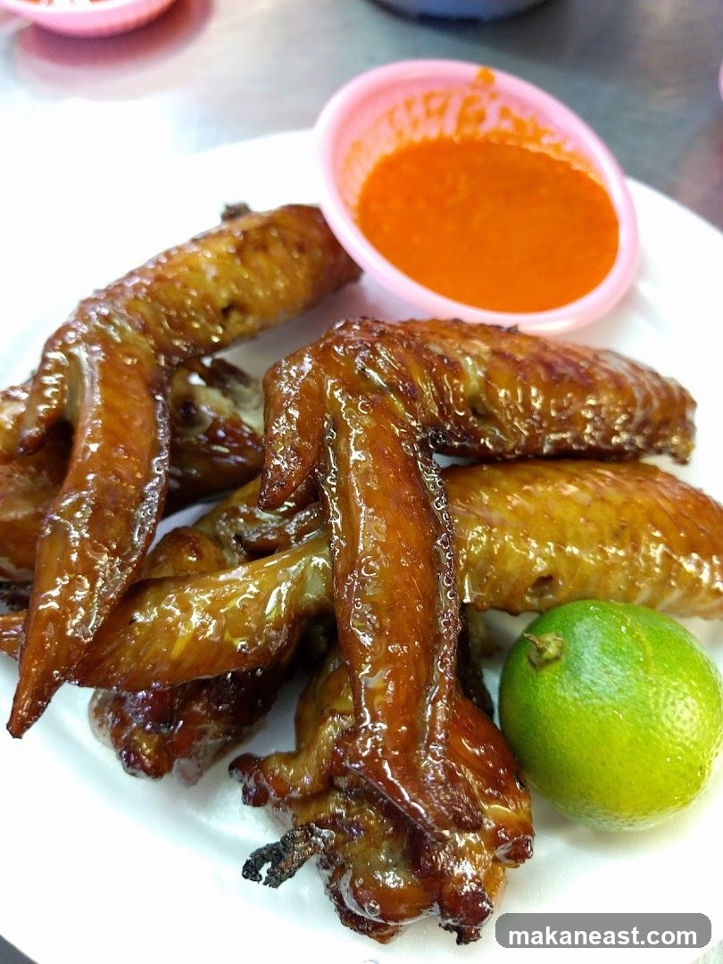 Chicken Wings with Dipping Sauce and Lime