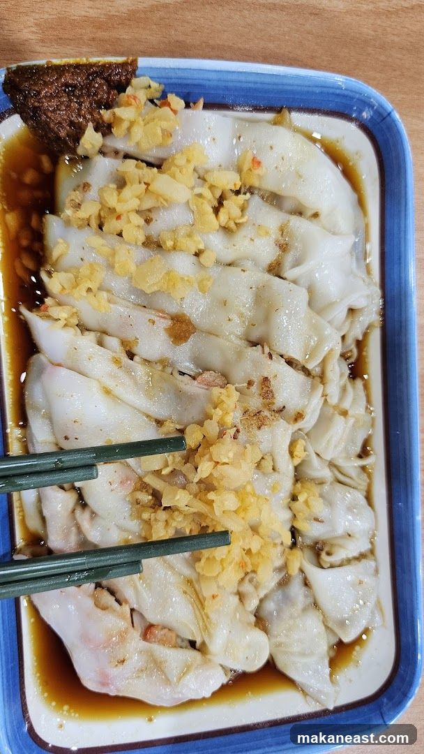 Steamed Rice Rolls with Toppings