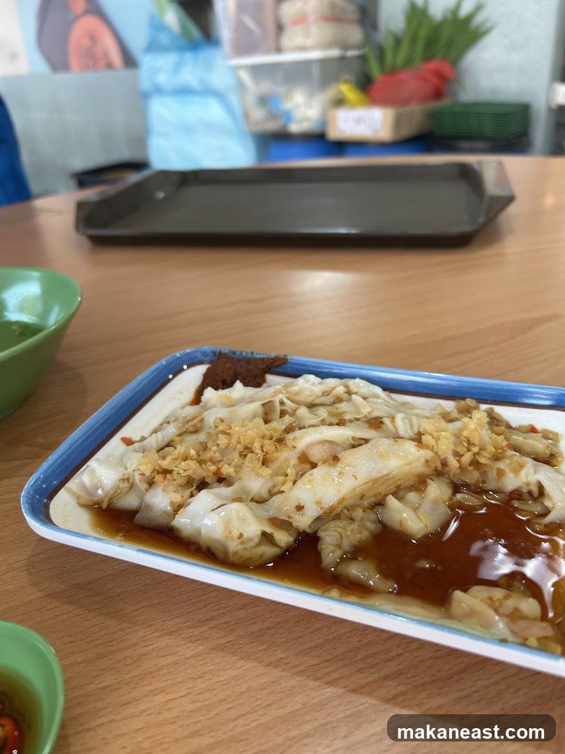 Chee Cheong Fun with Garlic and Sauce