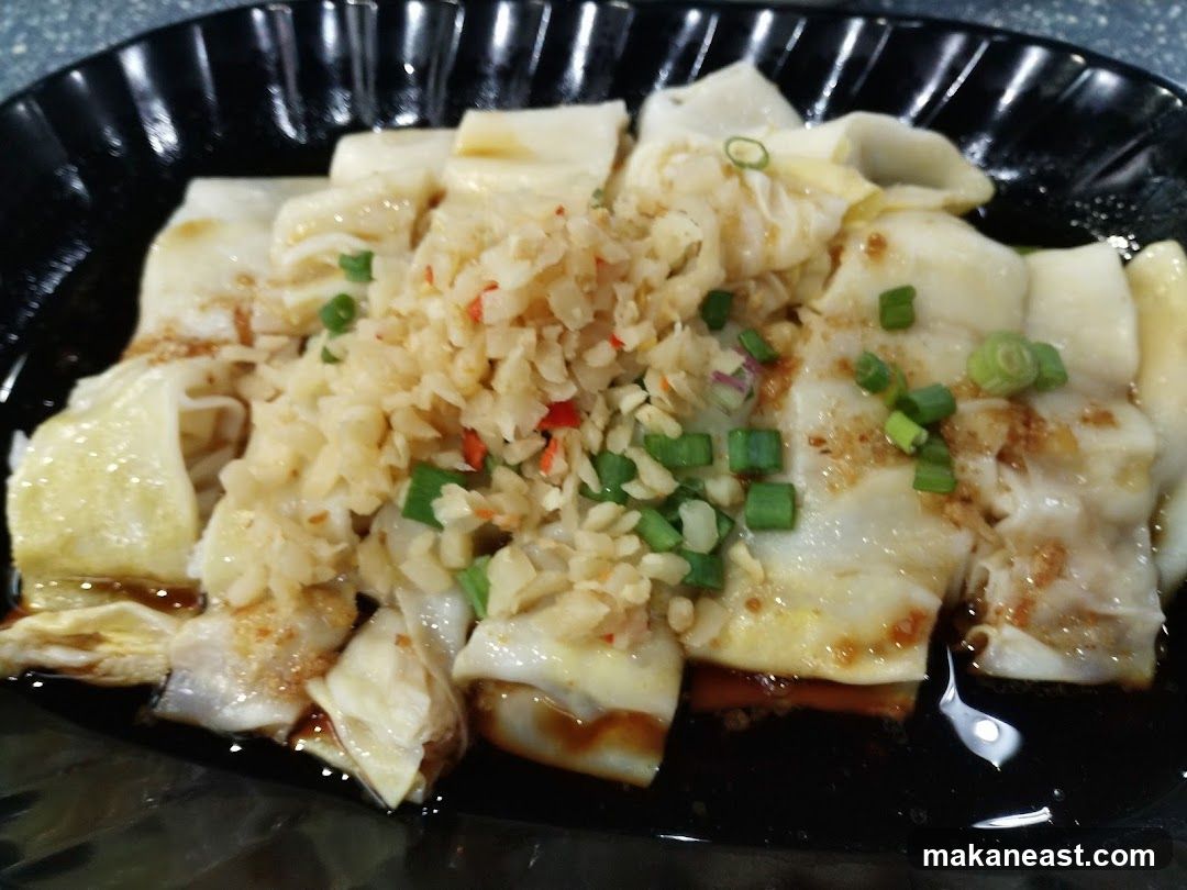 Steamed Rice Rolls with Garlic and Scallions