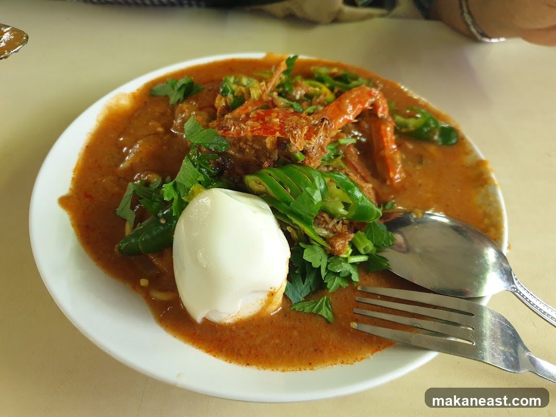 Noodle Dish with Crab and Egg