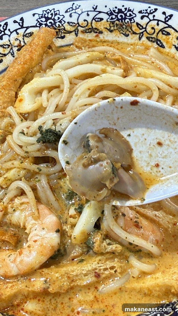 Laksa with Shrimp and Clams