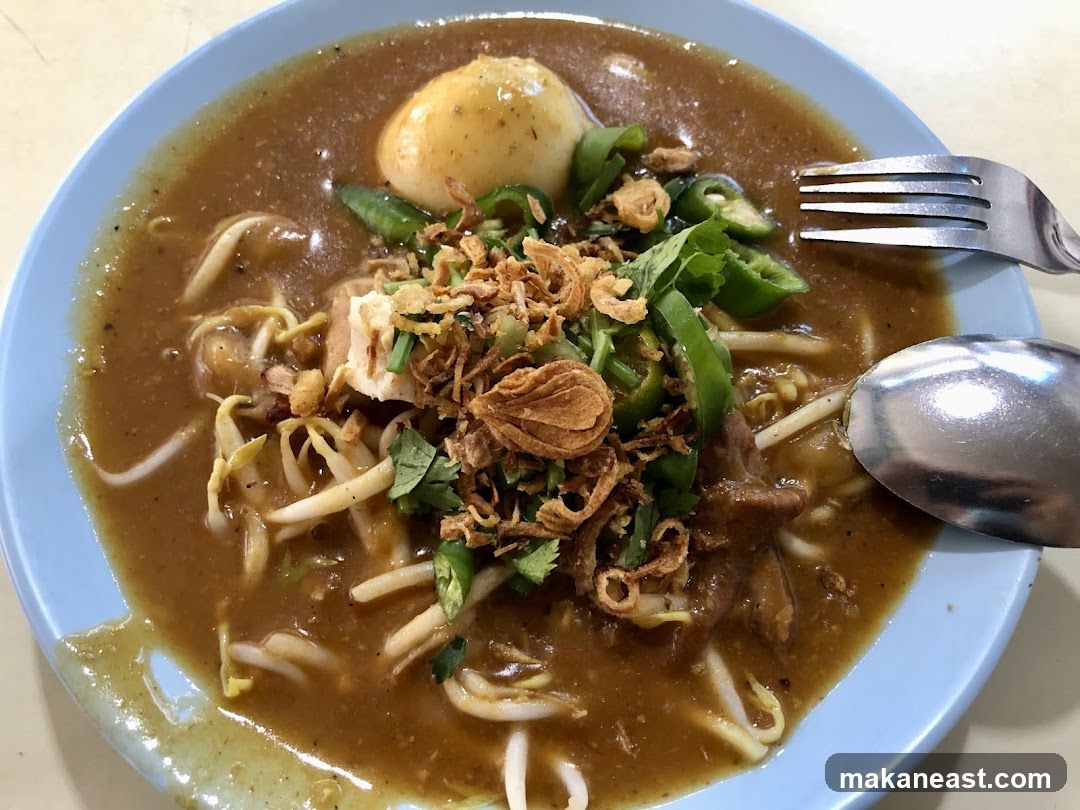 Noodle Dish with Egg and Bean Sprouts