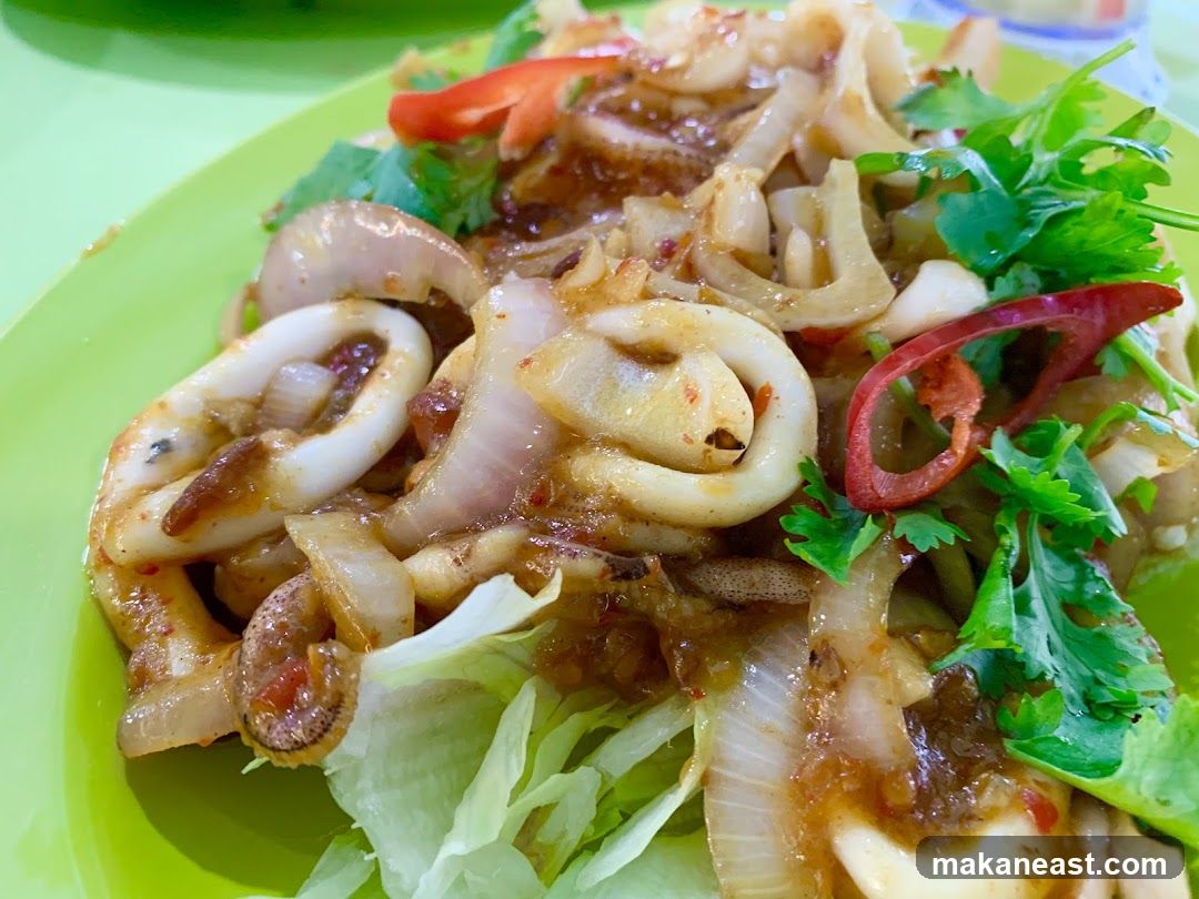 Stir-fried Squid with Onions and Chili