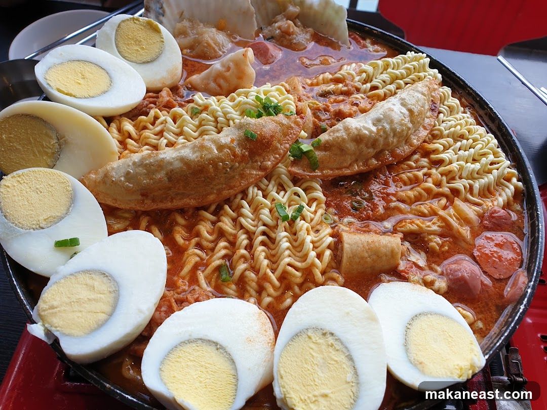 Korean Stew with Noodles and Eggs