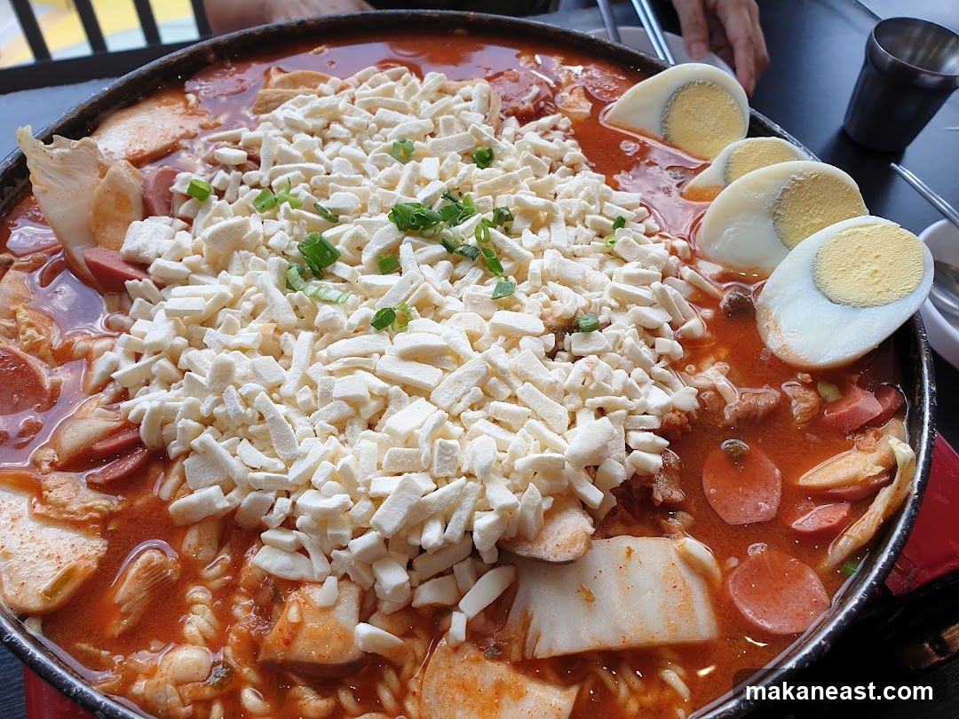 Korean Stew with Cheese and Eggs