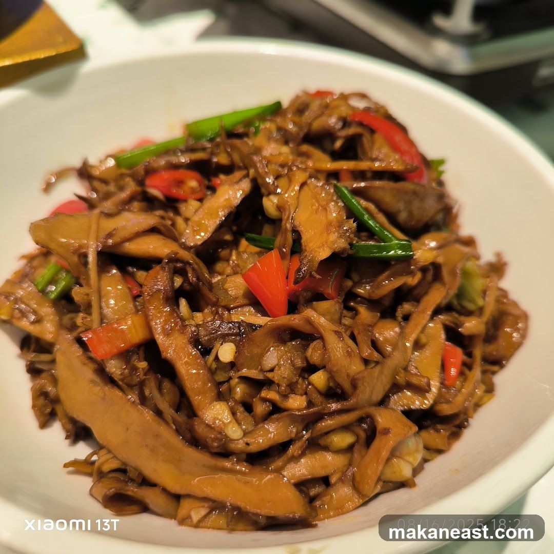 Stir-fried Mushrooms with Chili and Scallions