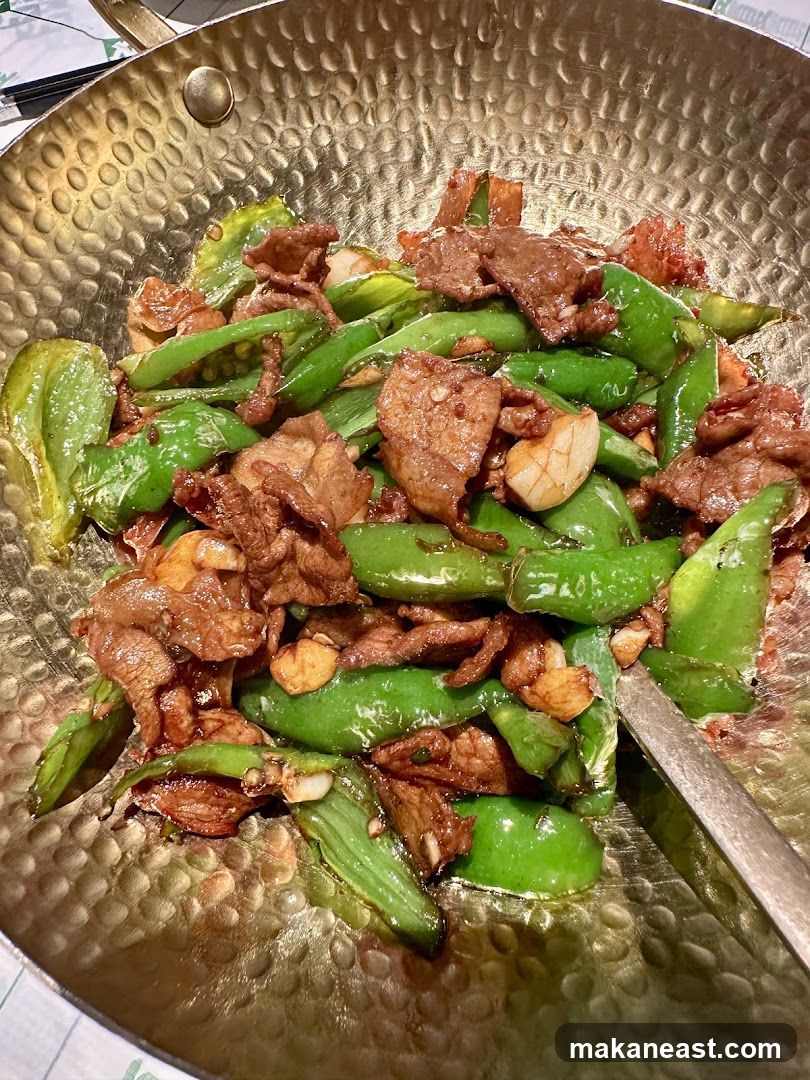 Stir-fried dish with meat and green vegetables