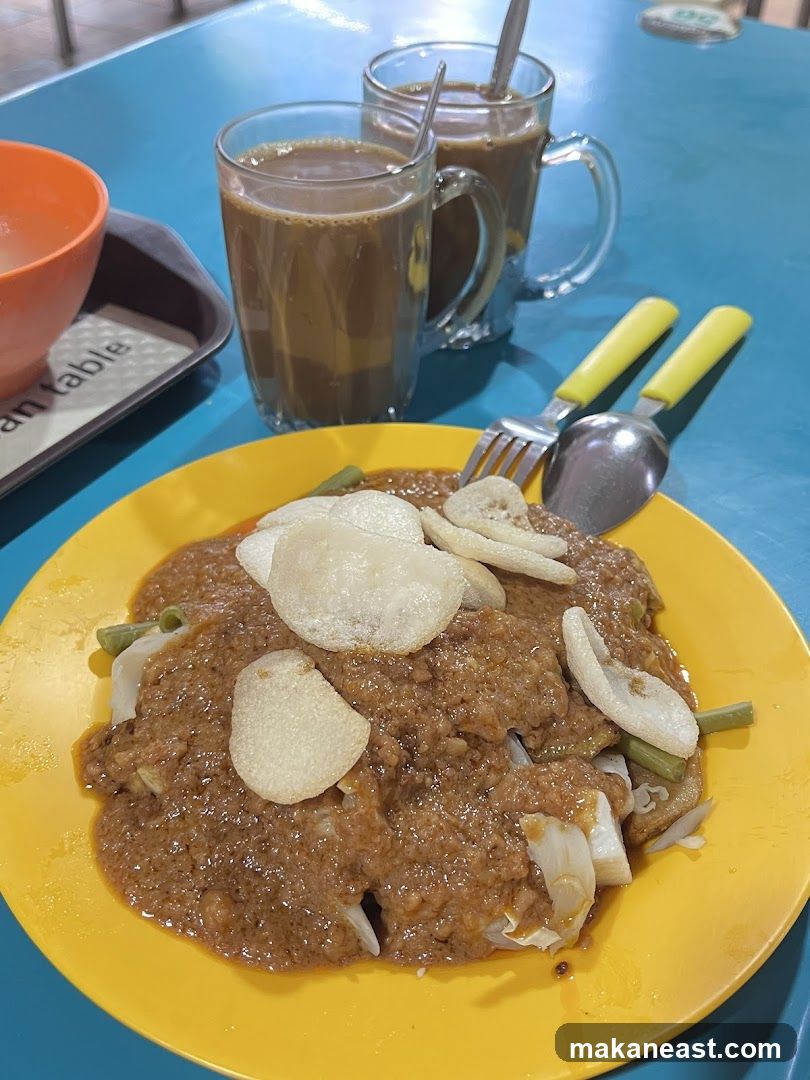 Salad with Peanut Sauce and Drinks