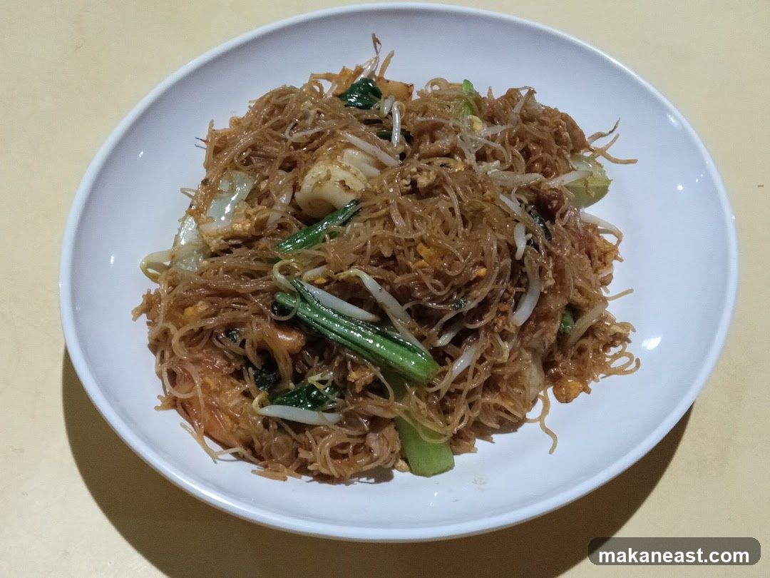 Fried Noodles with Shrimp and Vegetables