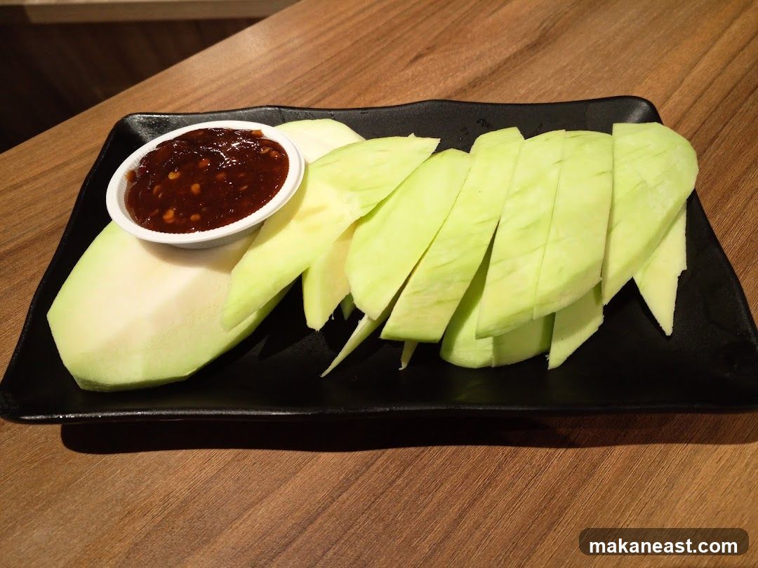 Green Mango Slices with Dip