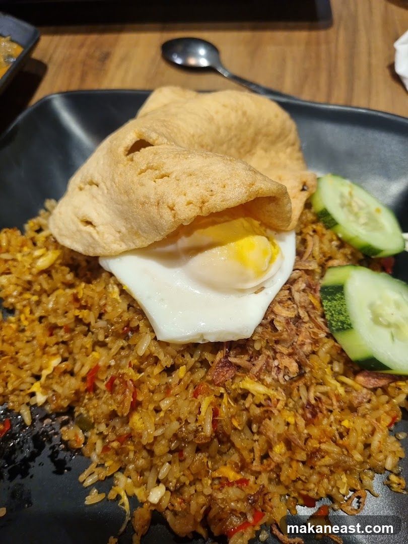 Fried Rice with Egg and Crackers