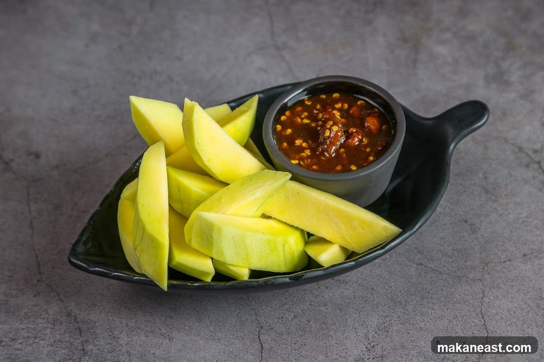 Sliced Mango with Dip