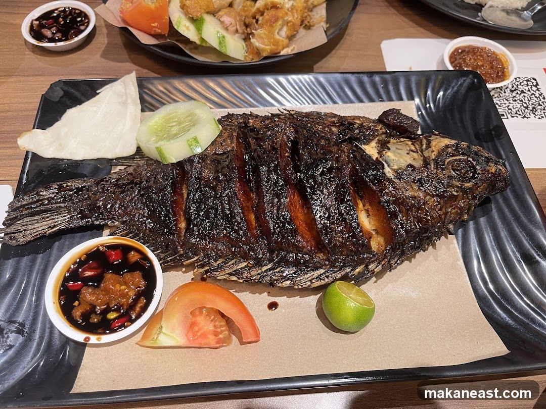 Whole Fried Fish with Condiments