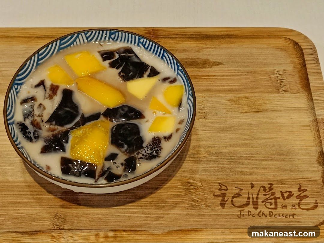 Mango Grass Jelly Dessert