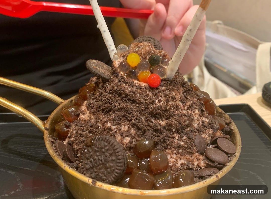 Chocolate Shaved Ice with Oreo and Boba