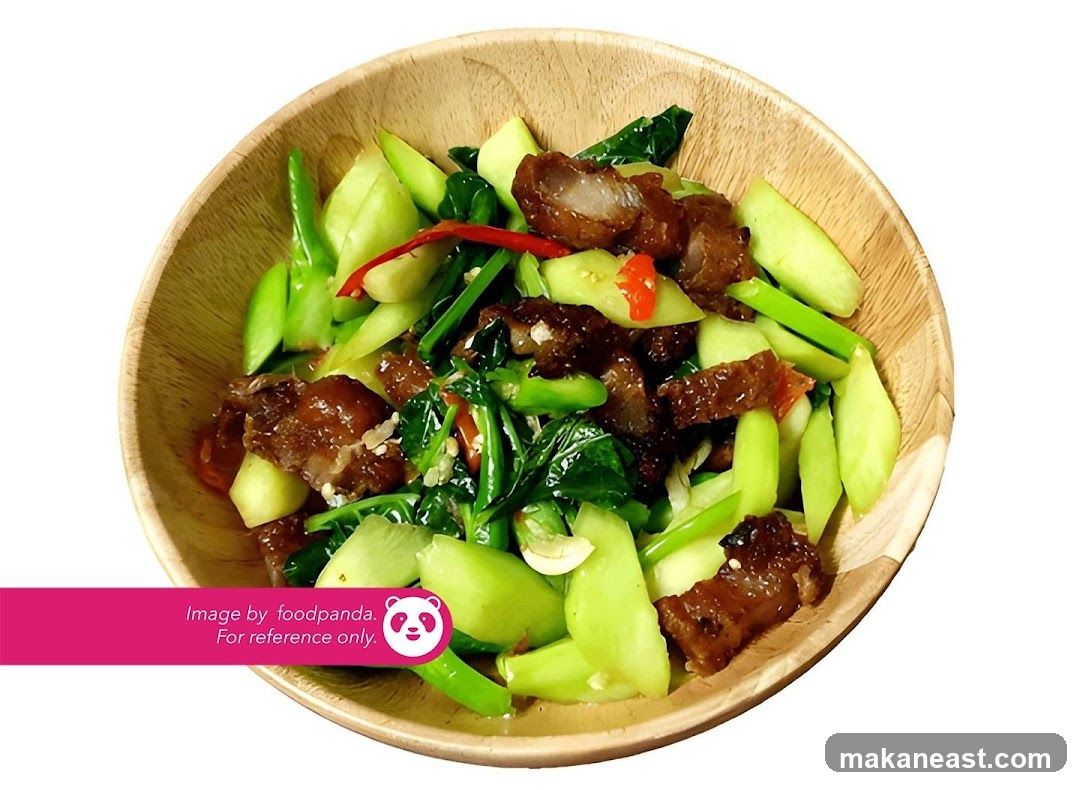 Stir-fried dish with meat and vegetables