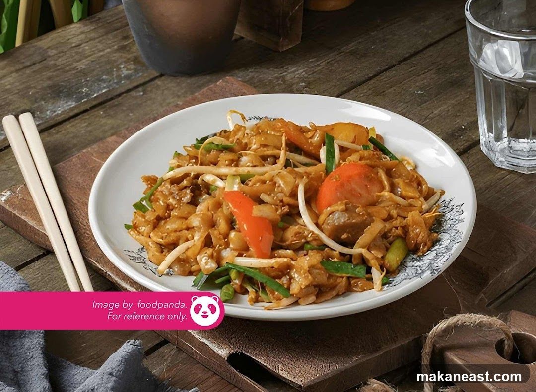 Stir-fried noodles with vegetables and meat