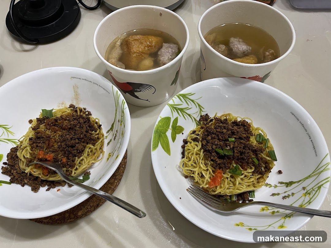 Noodles with Minced Meat and Soup