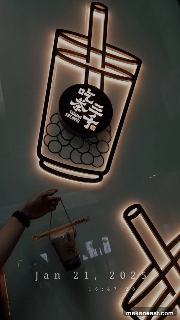 Bubble Tea Signage and Drink