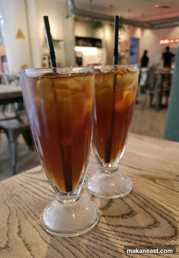 Two glasses of iced tea