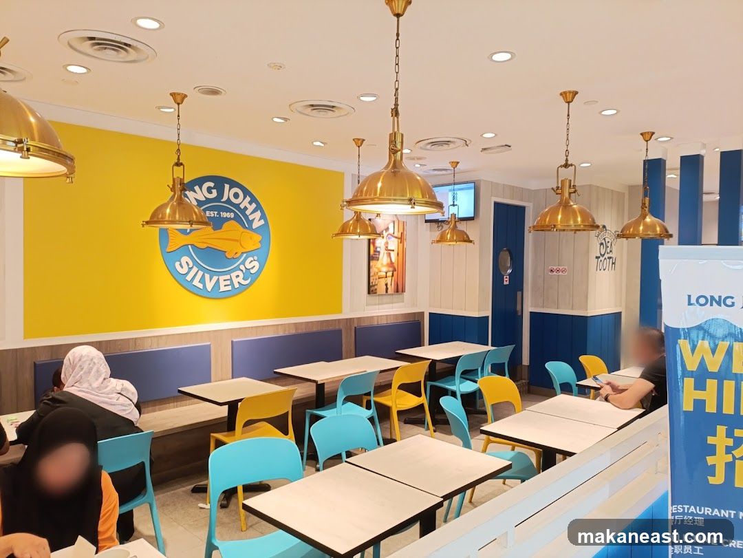 Long John Silver's Interior