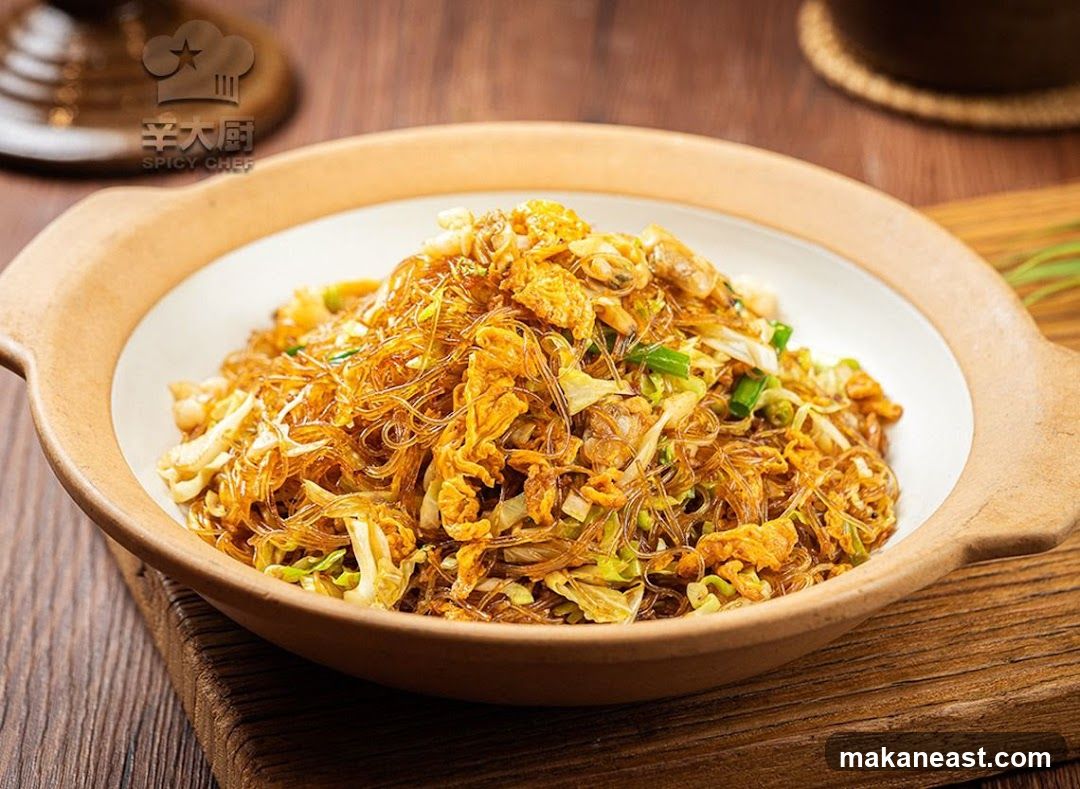 Stir-fried Glass Noodles with Cabbage and Egg