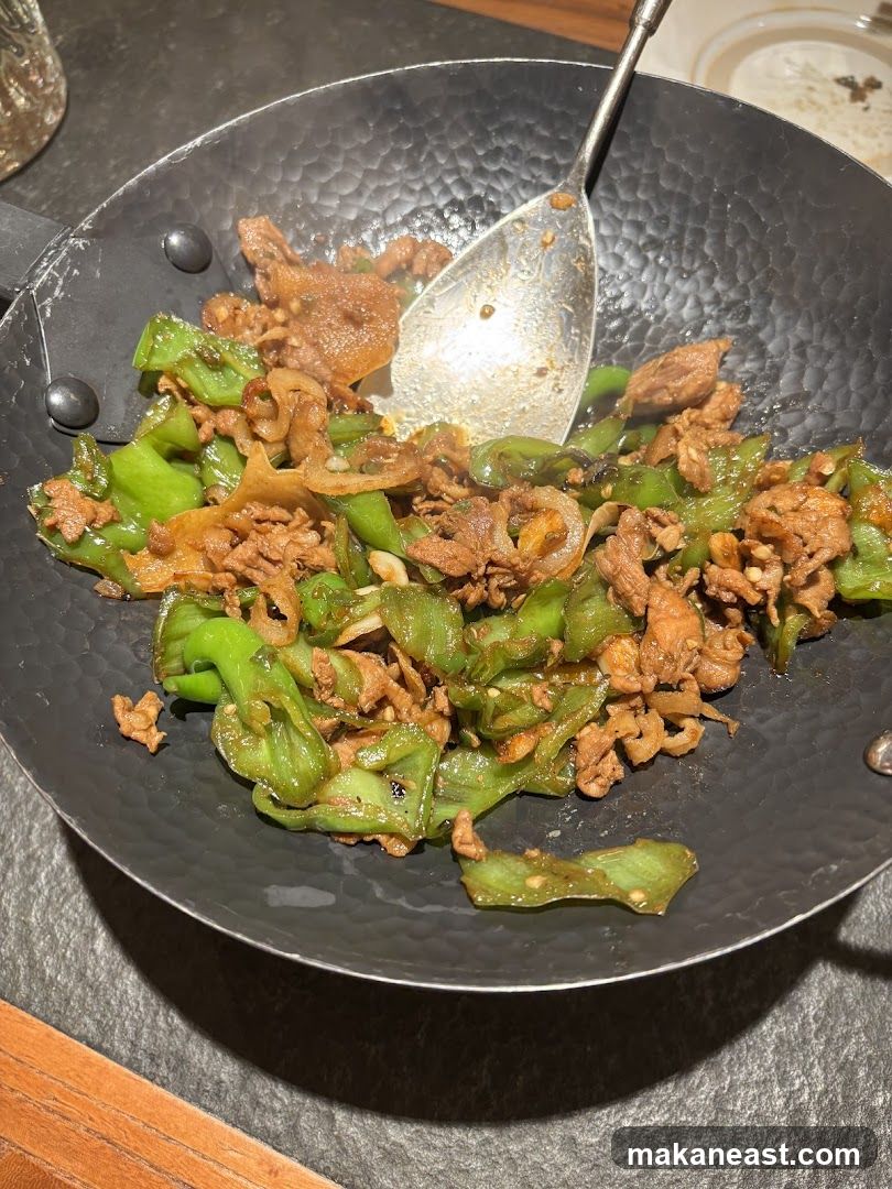 Stir-fried dish with green peppers and meat