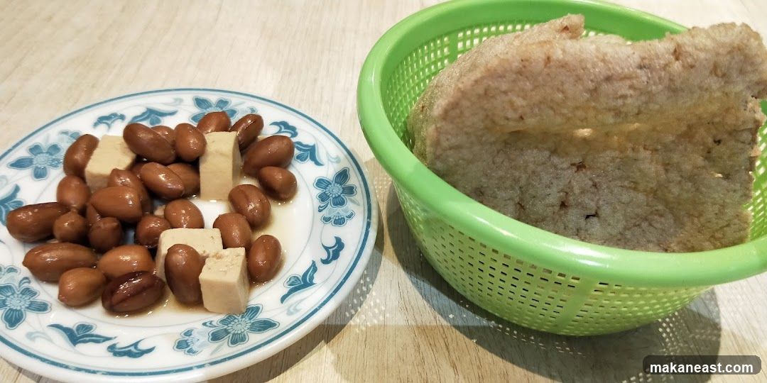 Peanuts and Tofu with Crackers