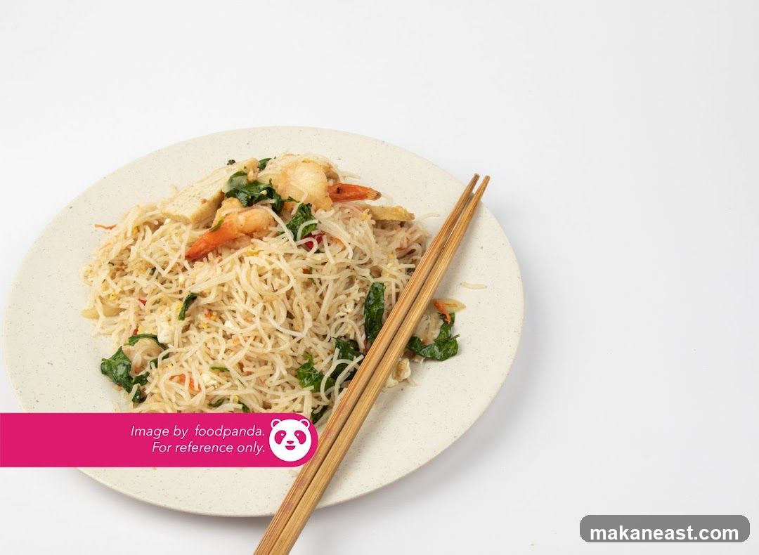 Stir-fried noodles with shrimp and vegetables
