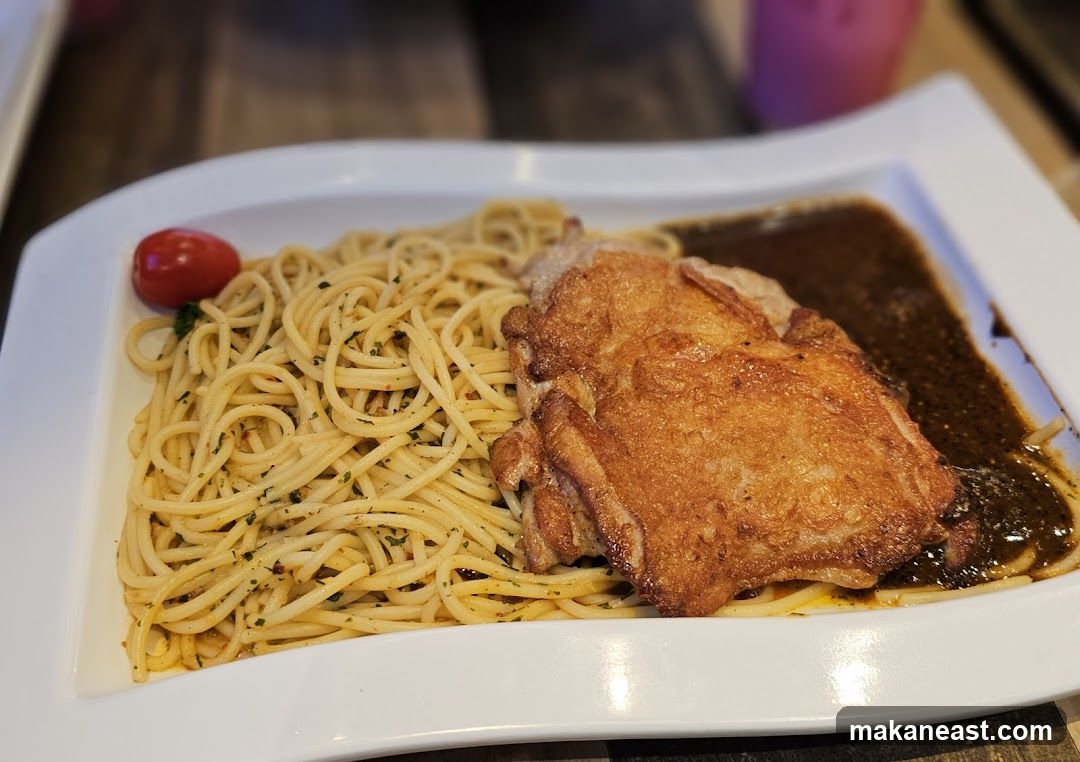 Spaghetti with Fried Chicken and Curry Sauce
