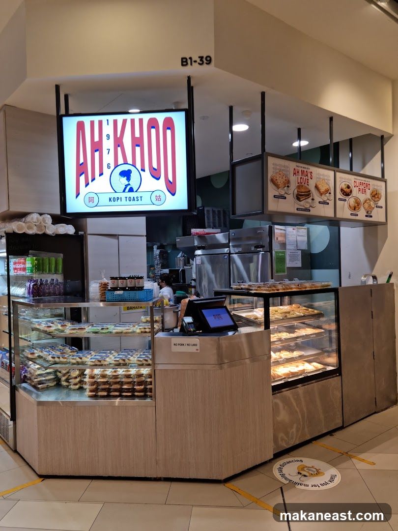 Bakery counter with display cases