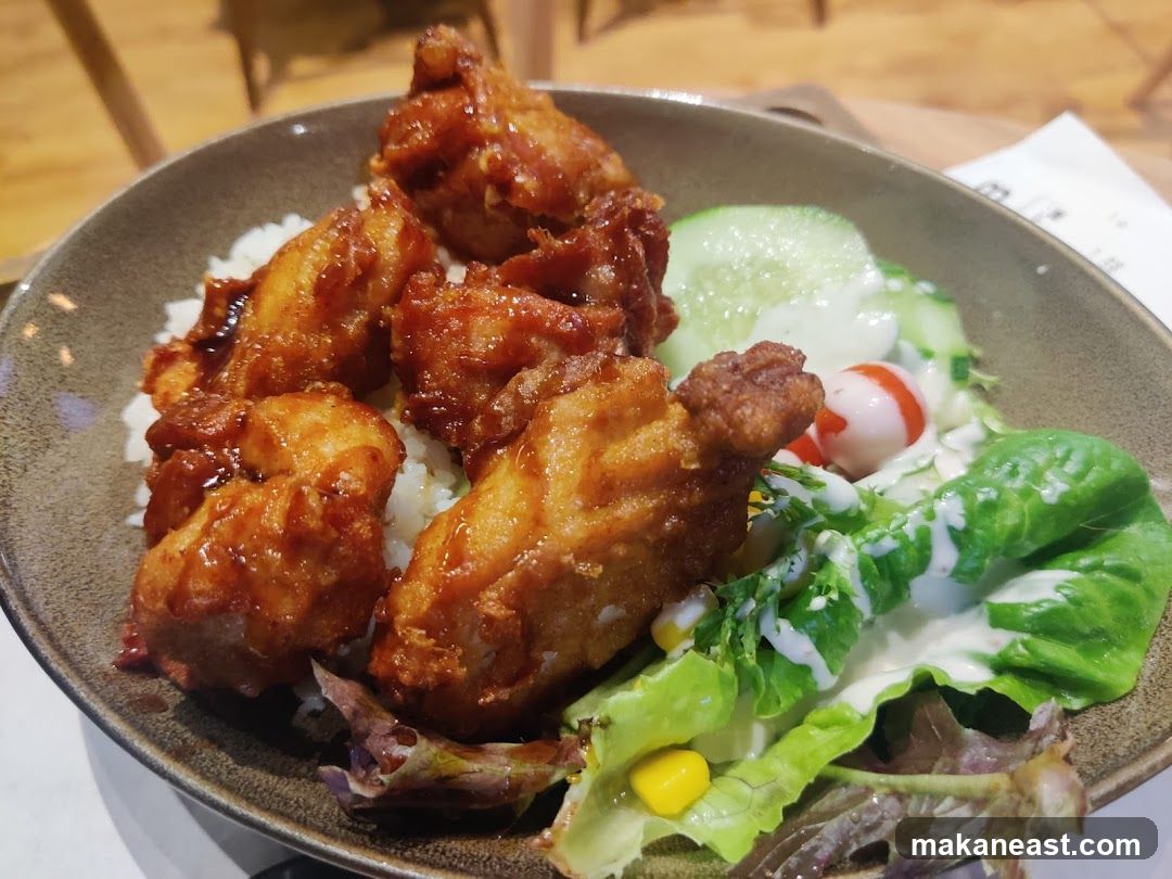 Chicken Wings with Rice and Salad