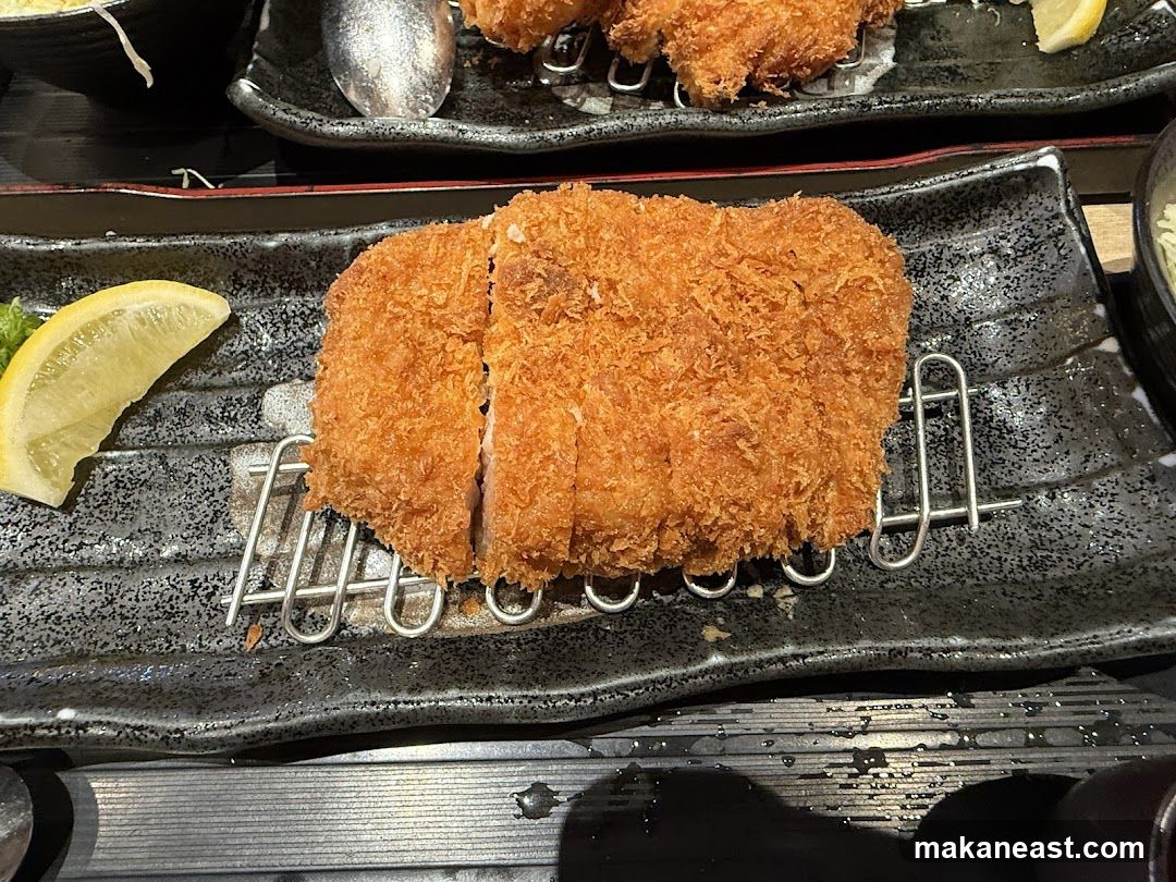 Pork Cutlet with Lemon Wedge