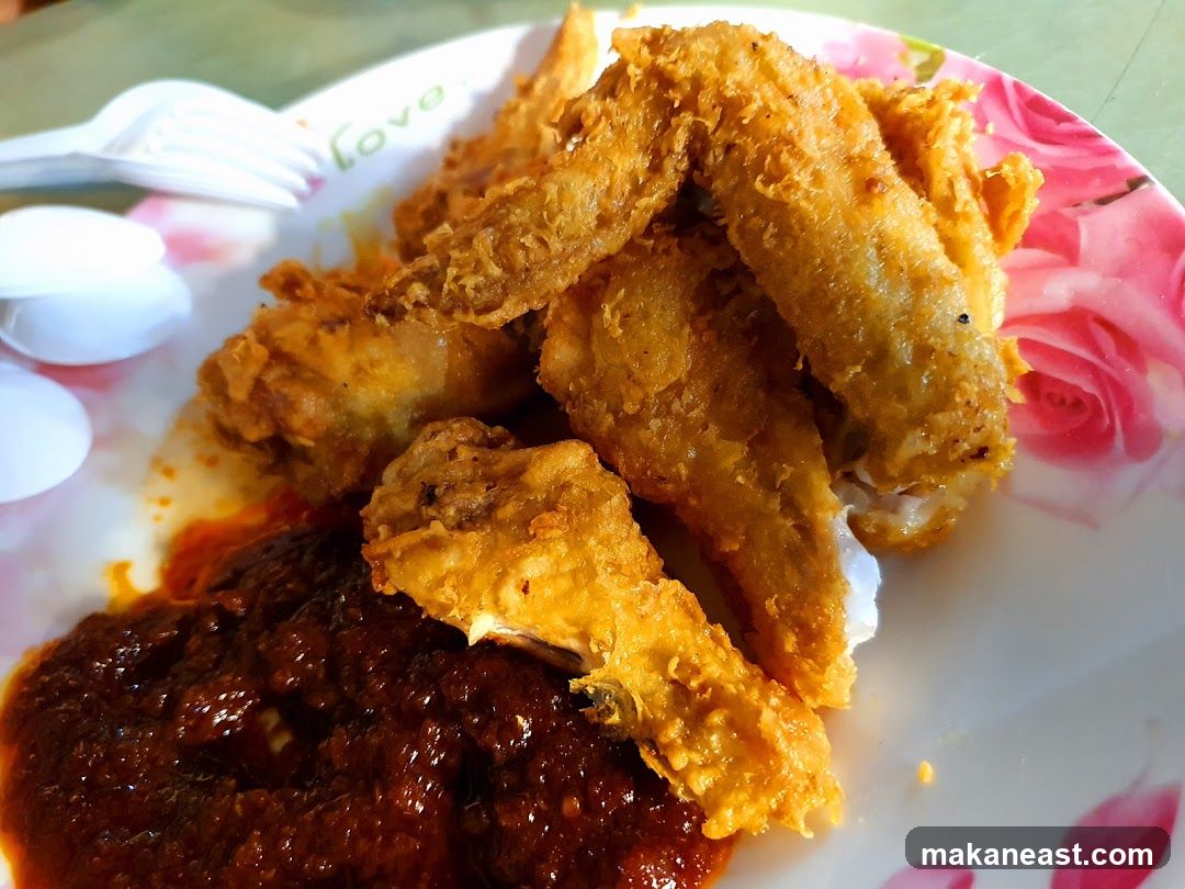 Fried Chicken Wings with Chili Sauce