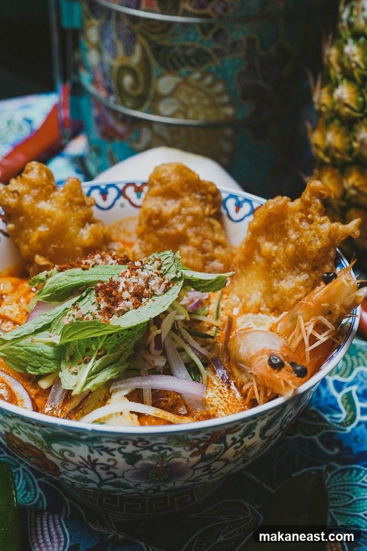 Laksa with Prawns and Fried Fish