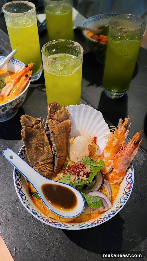 Seafood Laksa with Drinks