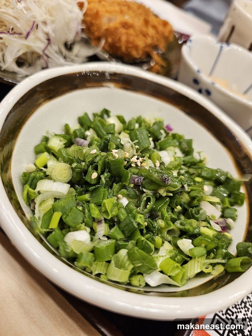 Chopped Scallions with Sesame Seeds