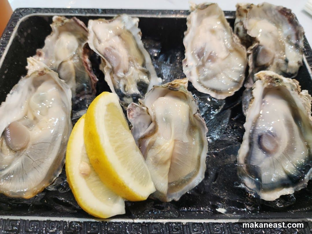 Oysters with Lemon Slices